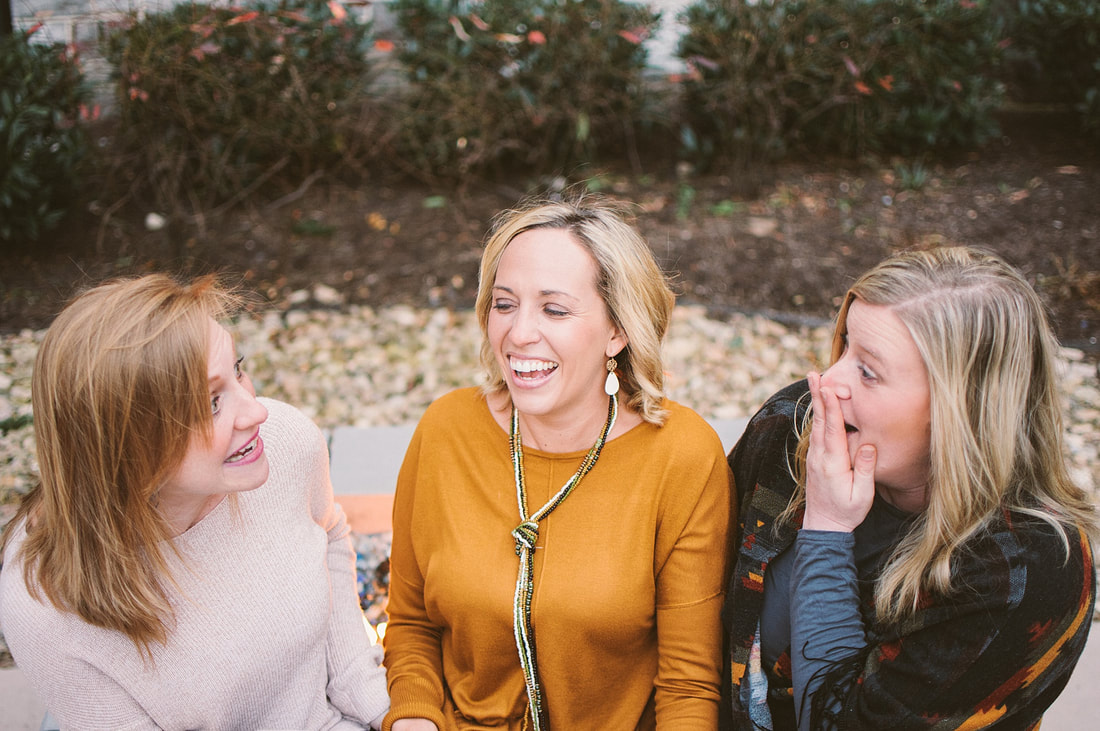 A best friend session in downtown roanoke at the hotel roanoke by laura richards photography