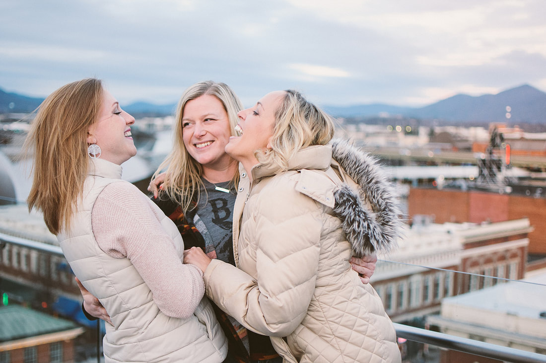 A best friend session in downtown roanoke at center in the square by laura richards photography