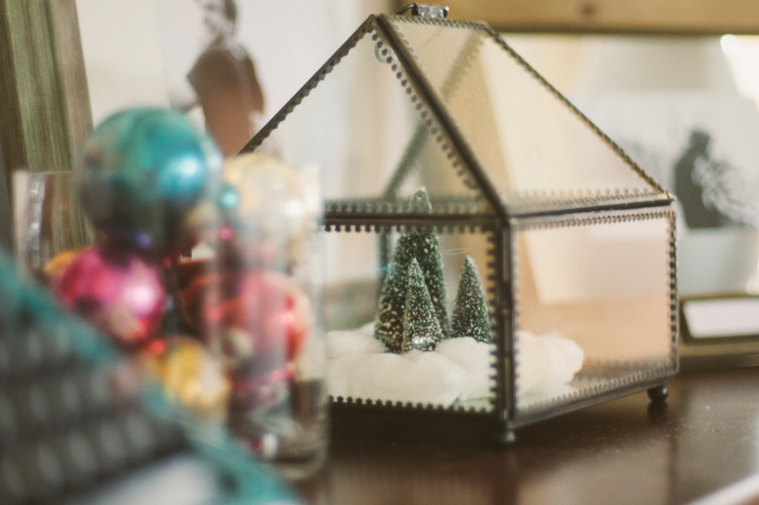 Inexpensive Christmas decorations by Laura Richards Photography