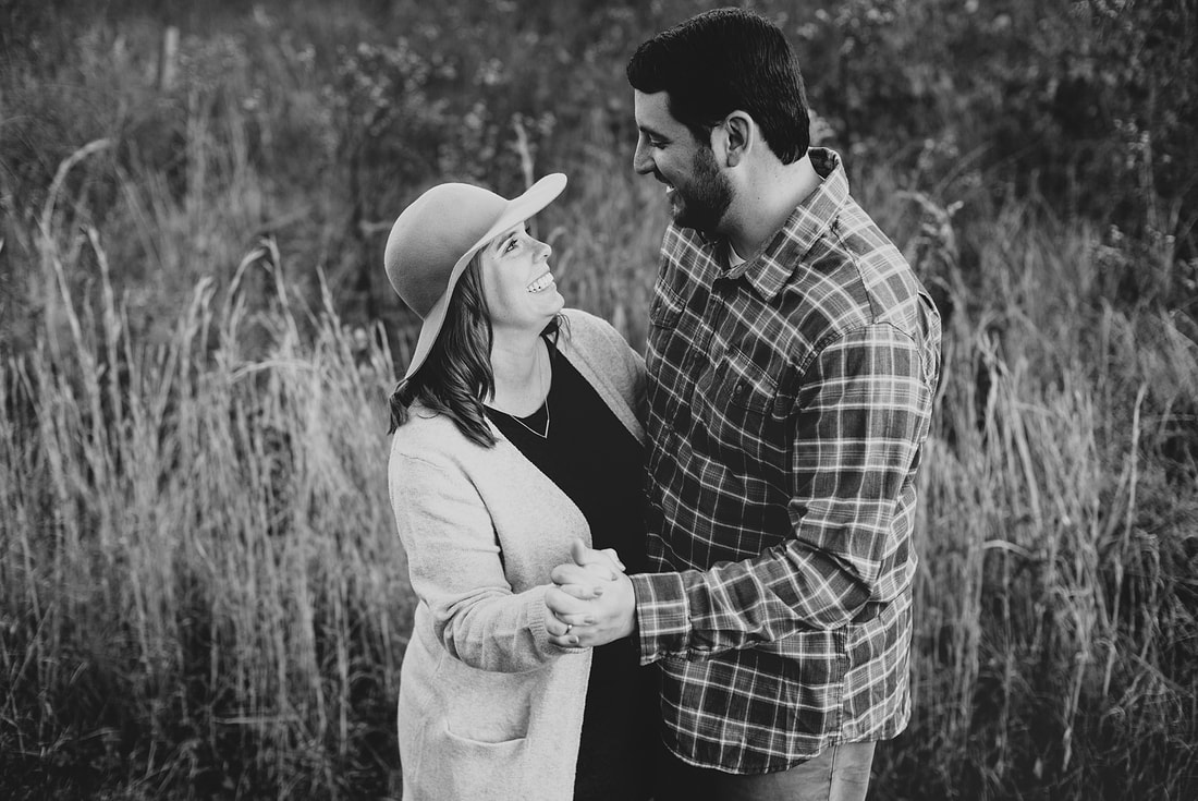 Fall maternity photography in Roanoke, Virginia by Laura Richards Photography