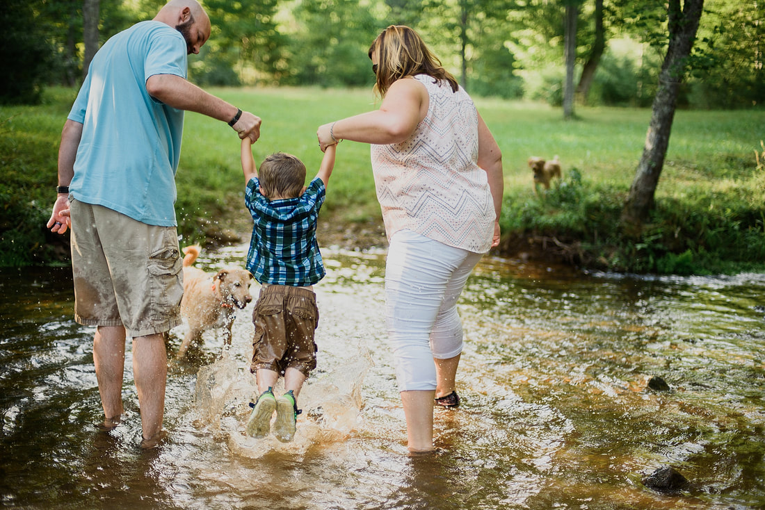 Lifestyle family session in New Castle, Virginia, by Laura Richards Photography